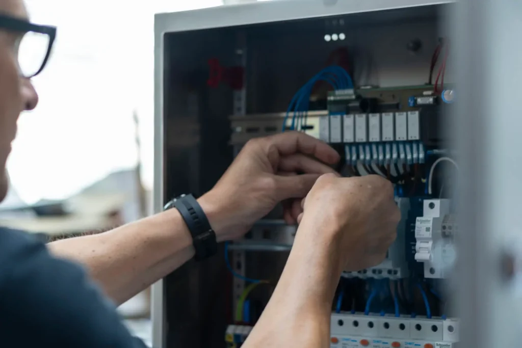 Ver- und Entsorgungsgeräte werden von Modusan handgefertigt